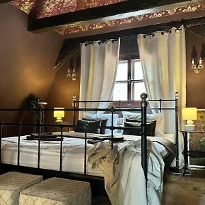 2-floor-traditional-prague-apartment.praguehotelsweb.com/